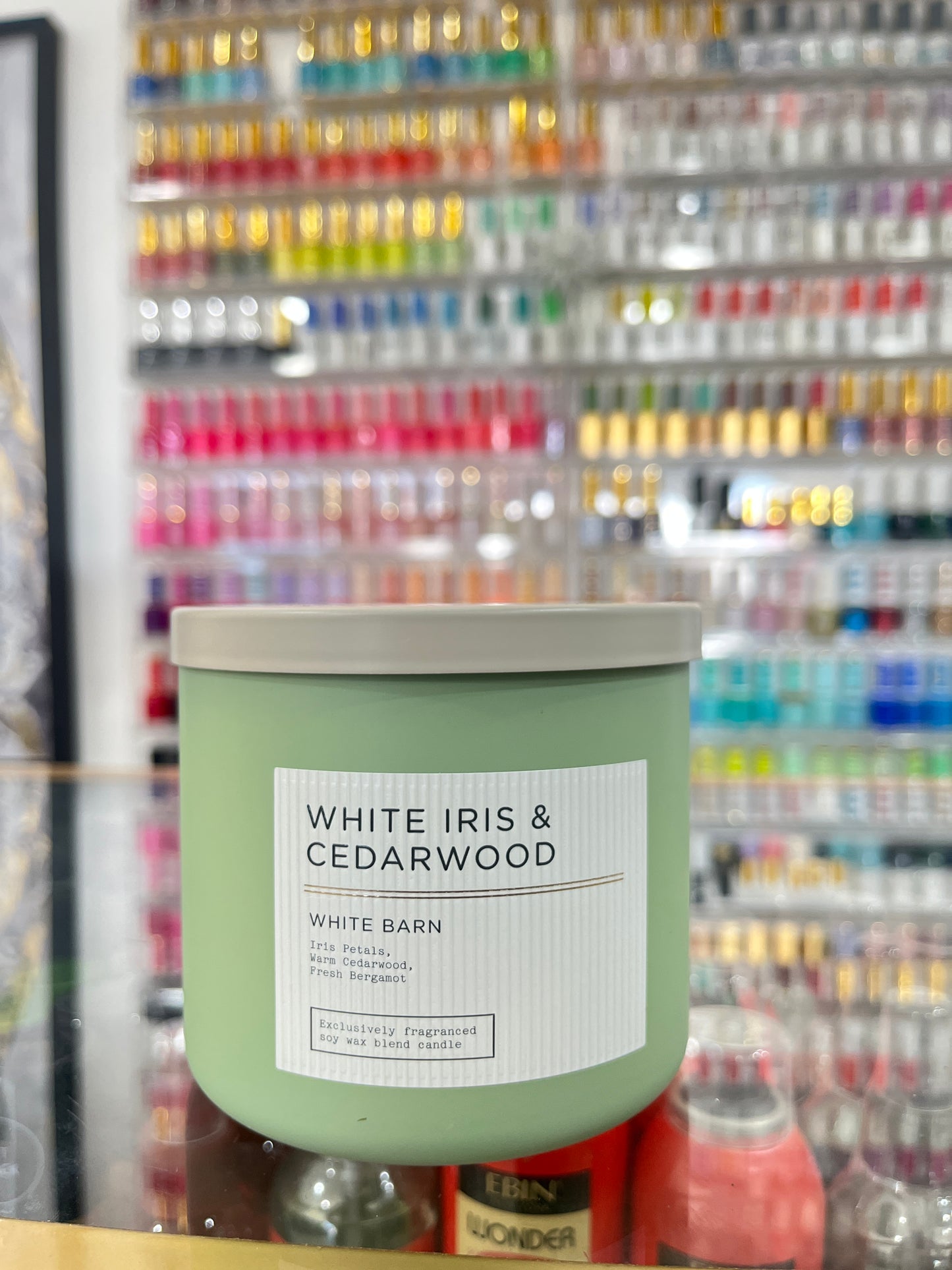 White Iris & Cedarwood Scented Candle